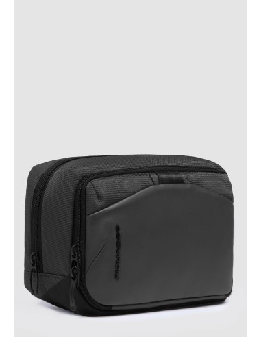 Beauty Case Uomo Piquadro sostenibile e compatto