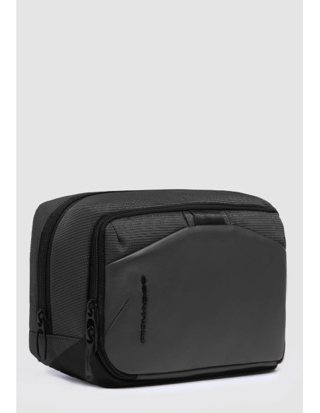 Beauty Case Uomo Piquadro sostenibile e compatto