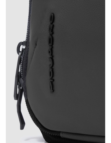 Beauty Case Uomo Piquadro sostenibile e compatto