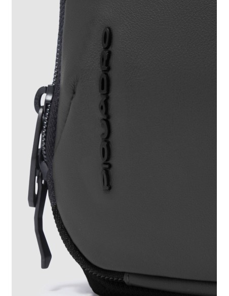 Beauty Case Uomo Piquadro sostenibile e compatto