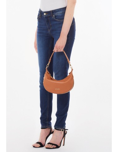 Borsa a spalla mezzaluna  – Eleganza e carattere