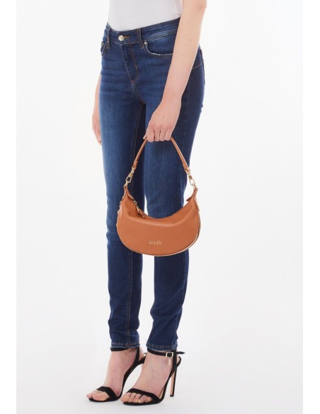 Borsa a spalla mezzaluna  – Eleganza e carattere