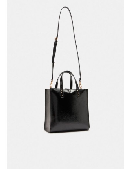 Borsa piccola glossy con borchie e charm logato