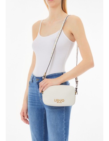 Borsa a Tracolla  con Borchie – Stile Audace e Raffinato